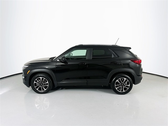 2025 Chevrolet Trailblazer LT photo 3