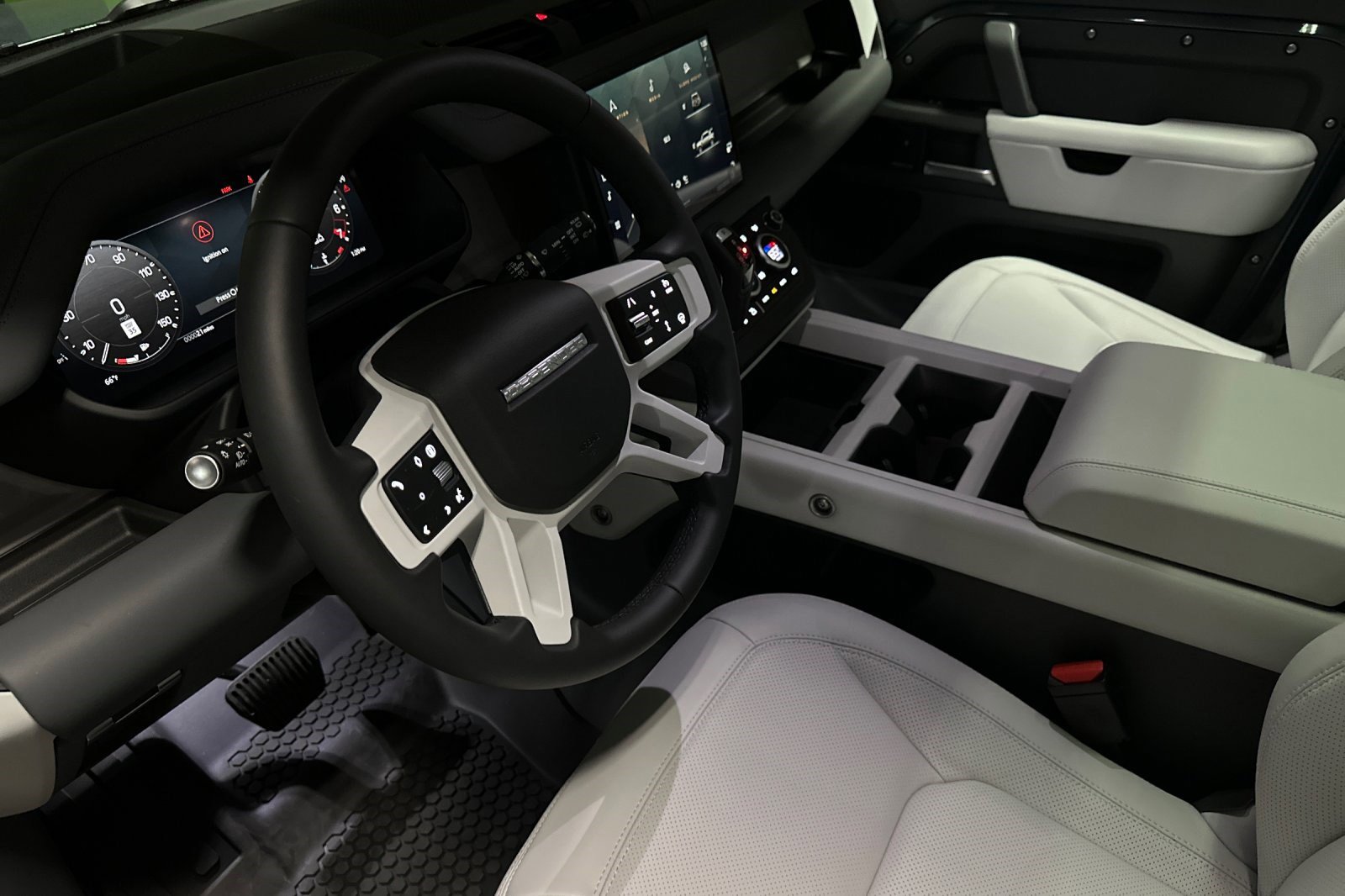 2025 Land Rover Defender X-Dynamic SE photo 4