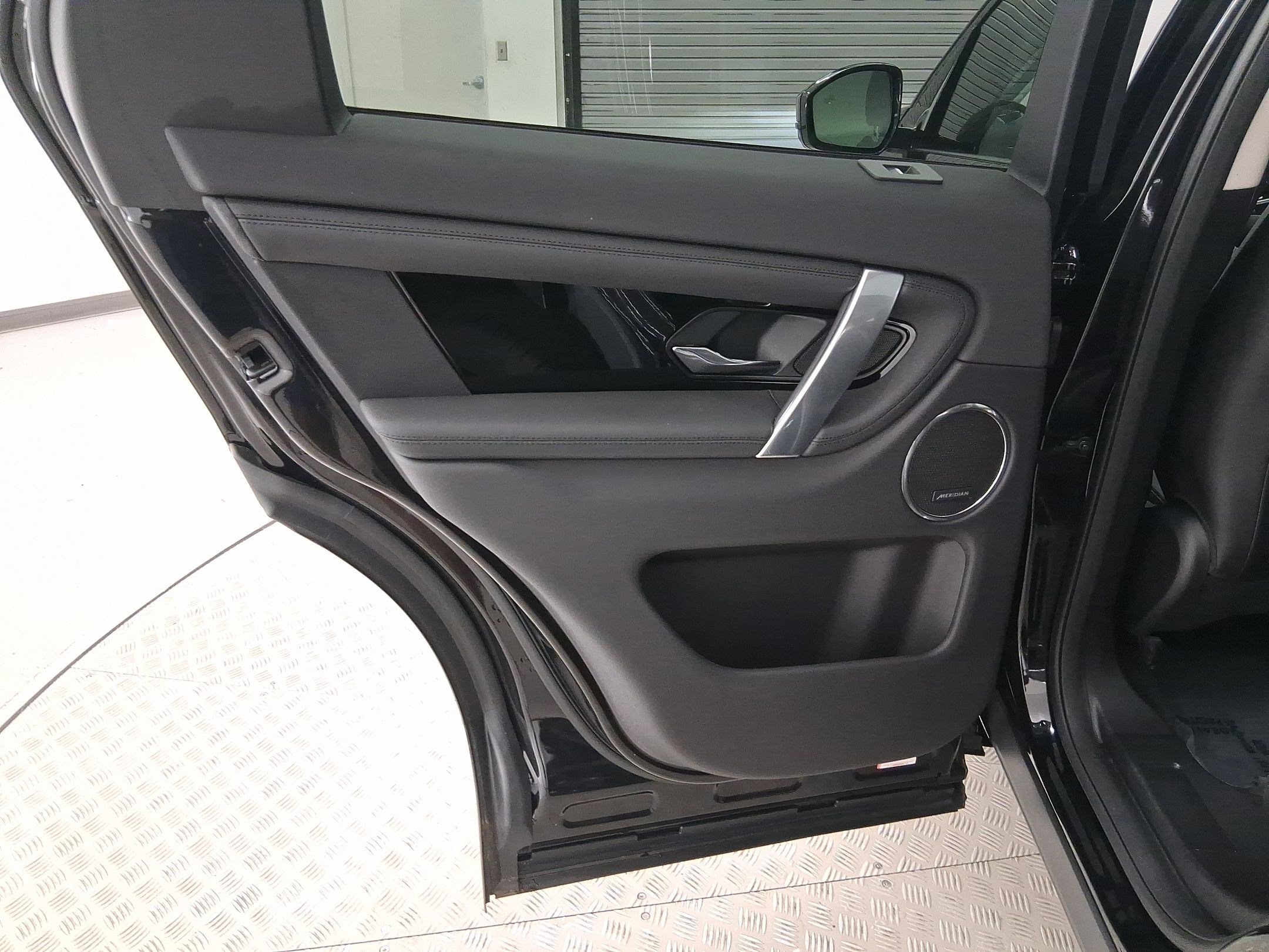 2025 Land Rover Discovery Sport S photo 18