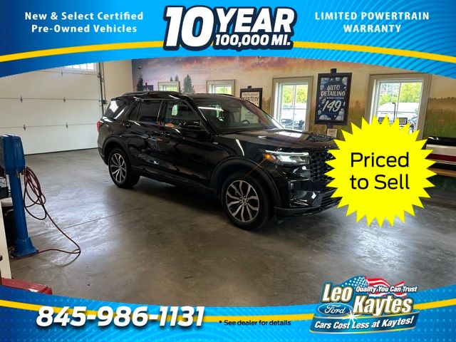 2025 Ford Explorer ST-LINE's photo