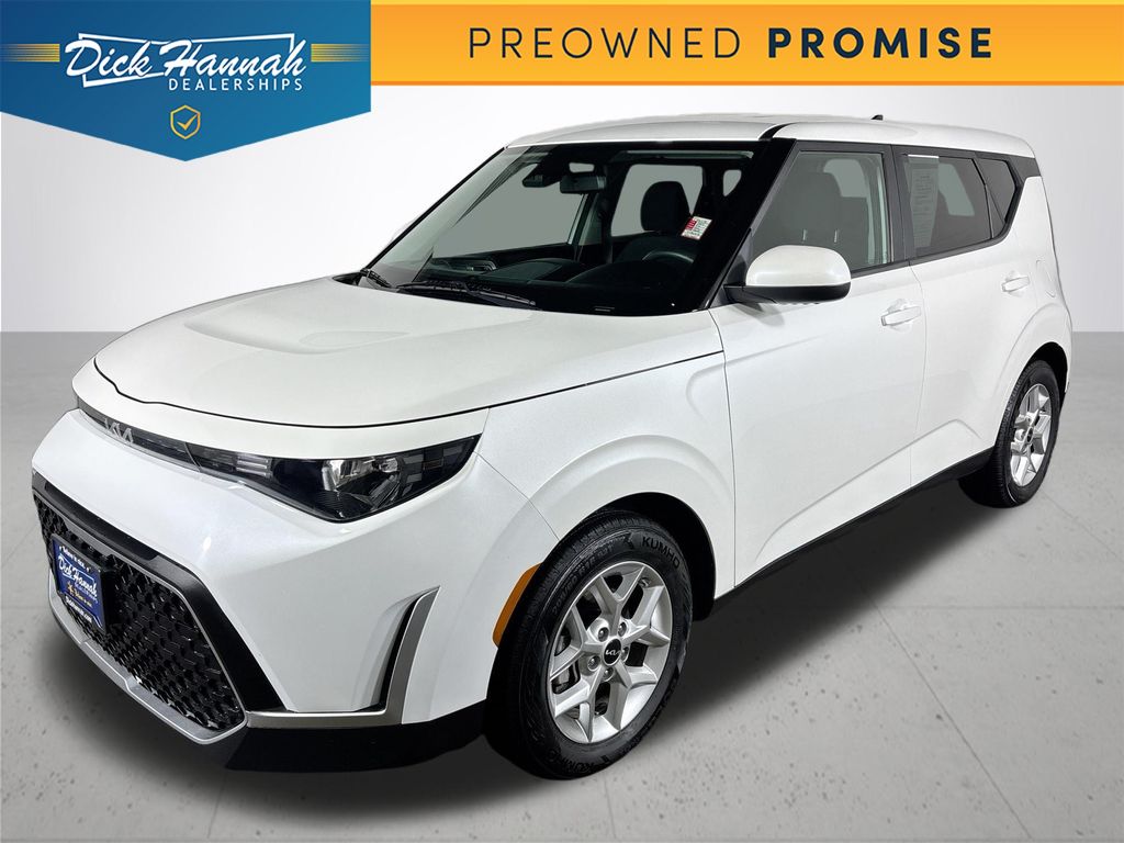 2023 Kia Soul LX's photo