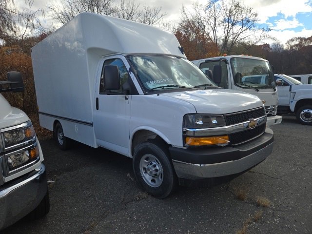 2025 Chevrolet Express Cutaway Base's photo
