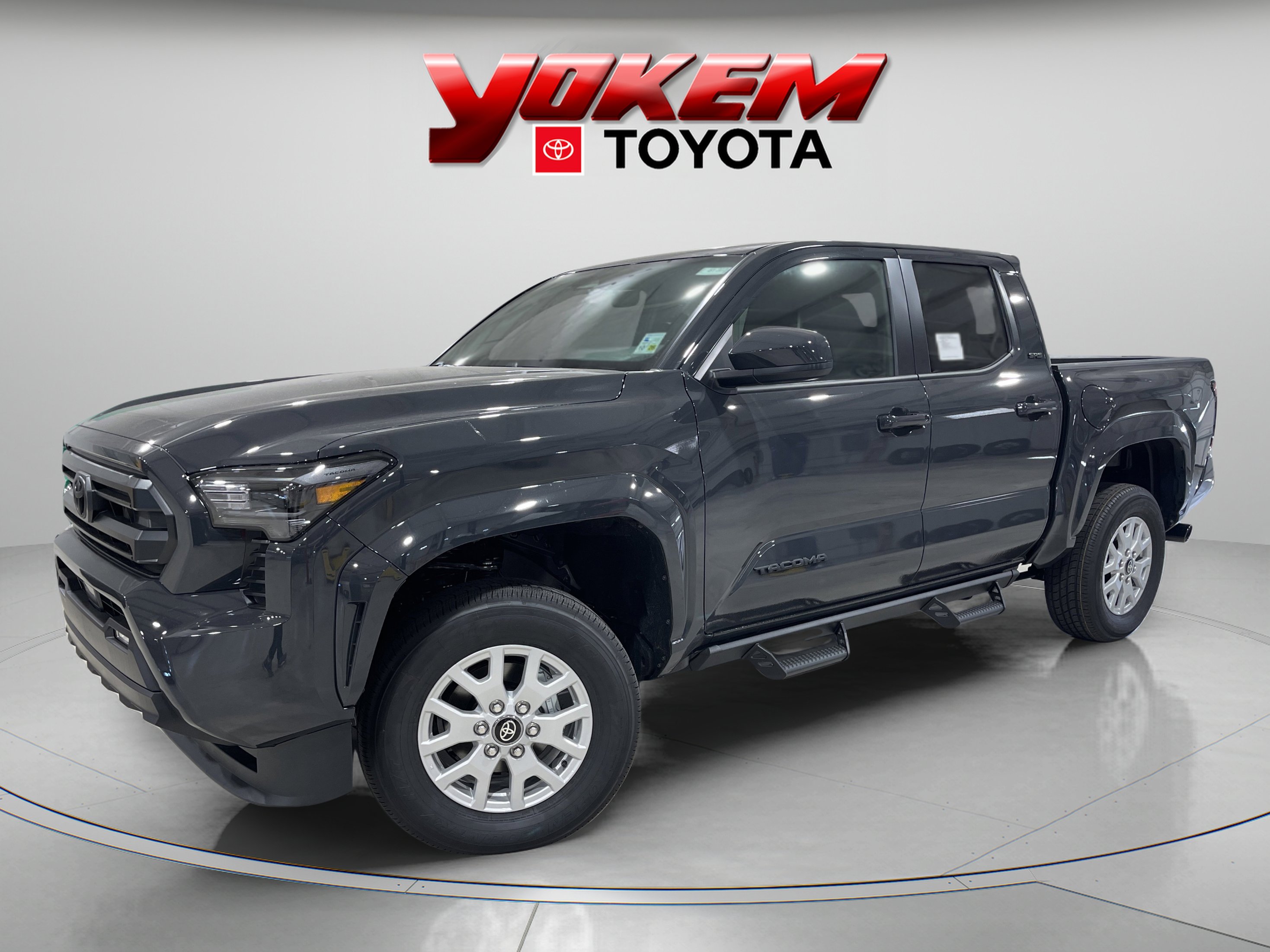 2025 Toyota Tacoma SR5's photo
