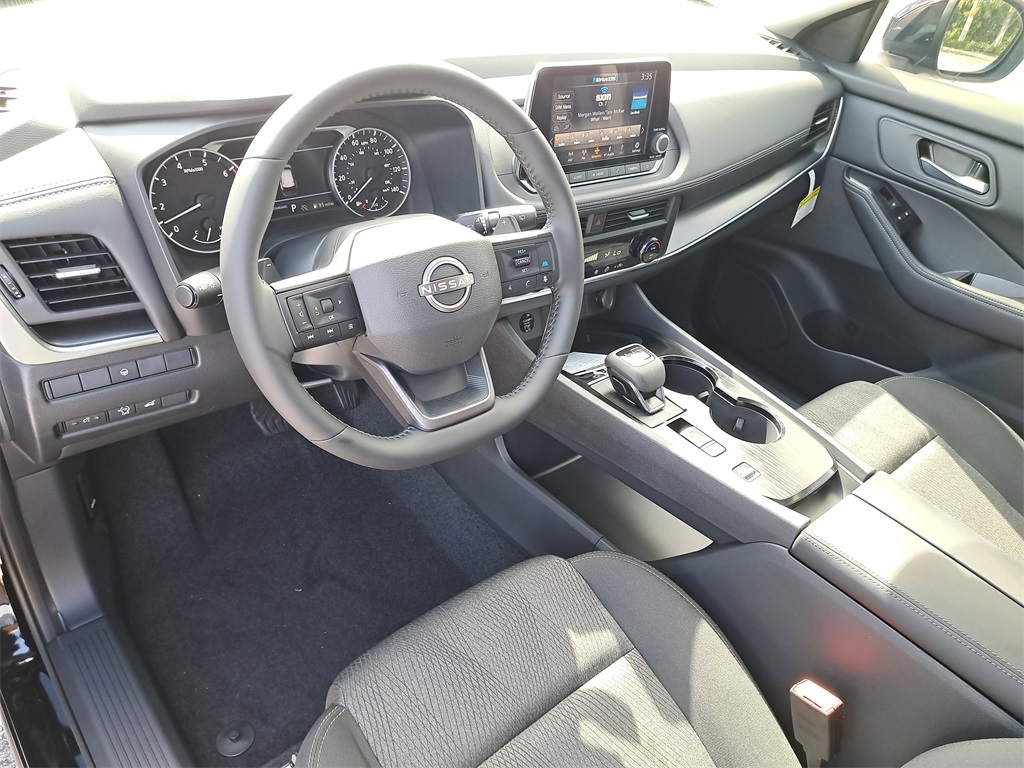 2026 Nissan Rogue SV photo 17
