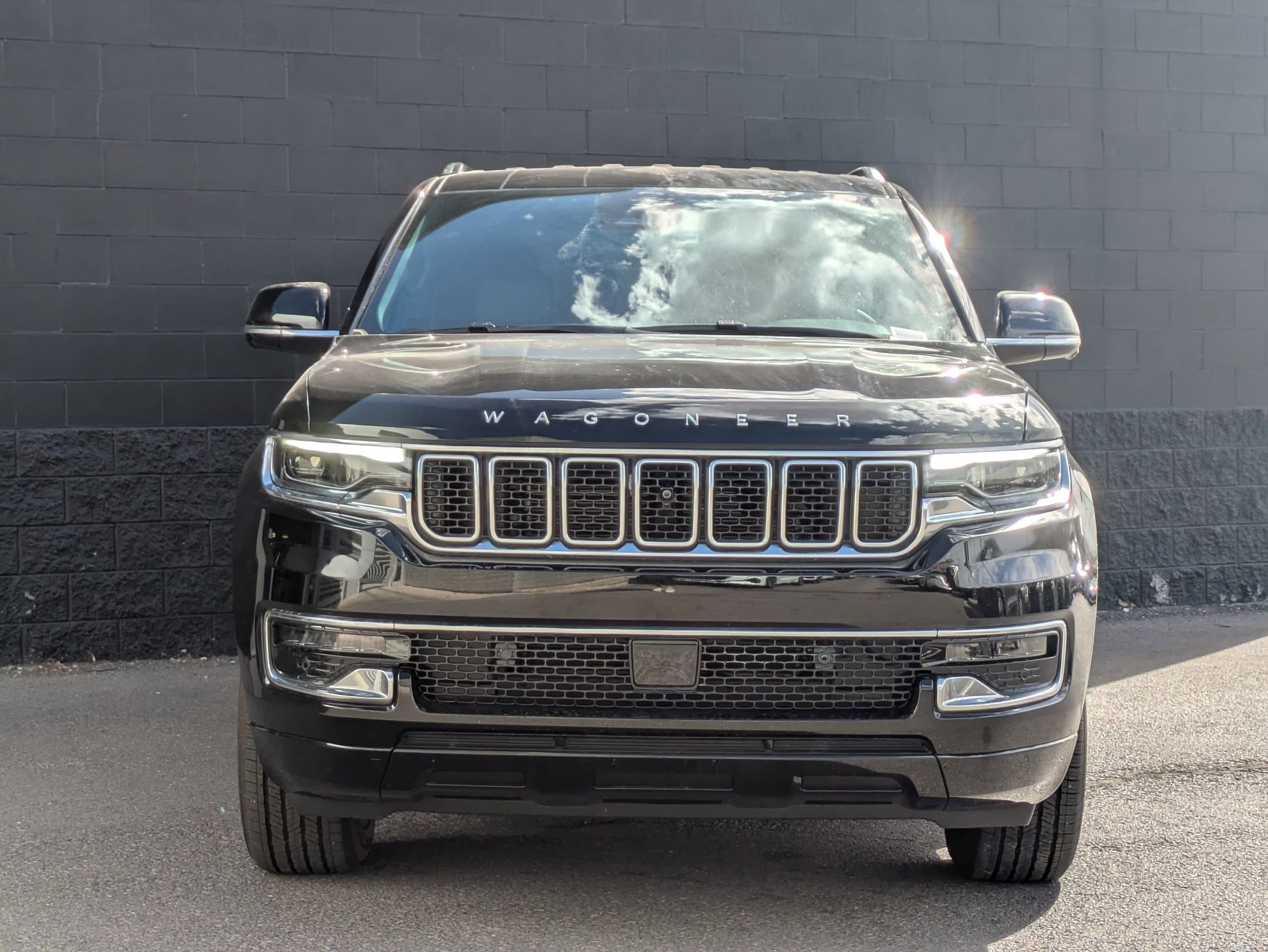 2023 Jeep Wagoneer L Base photo 2