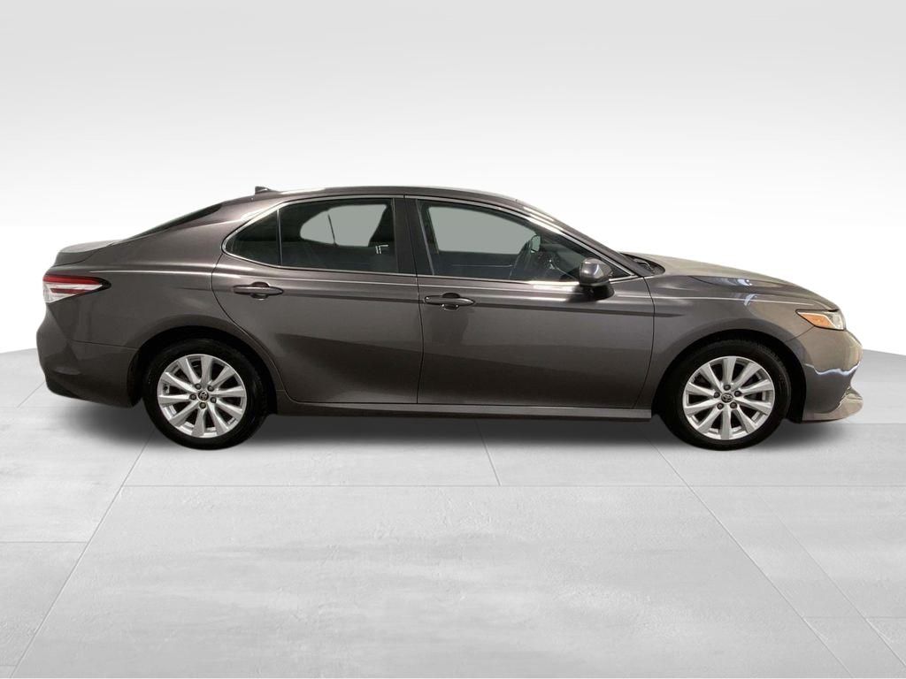 2020 Toyota Camry LE photo 2