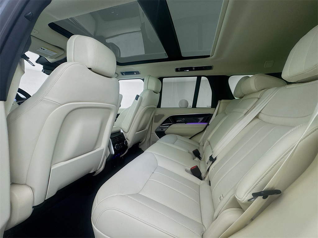 2025 Land Rover Range Rover SE photo 19
