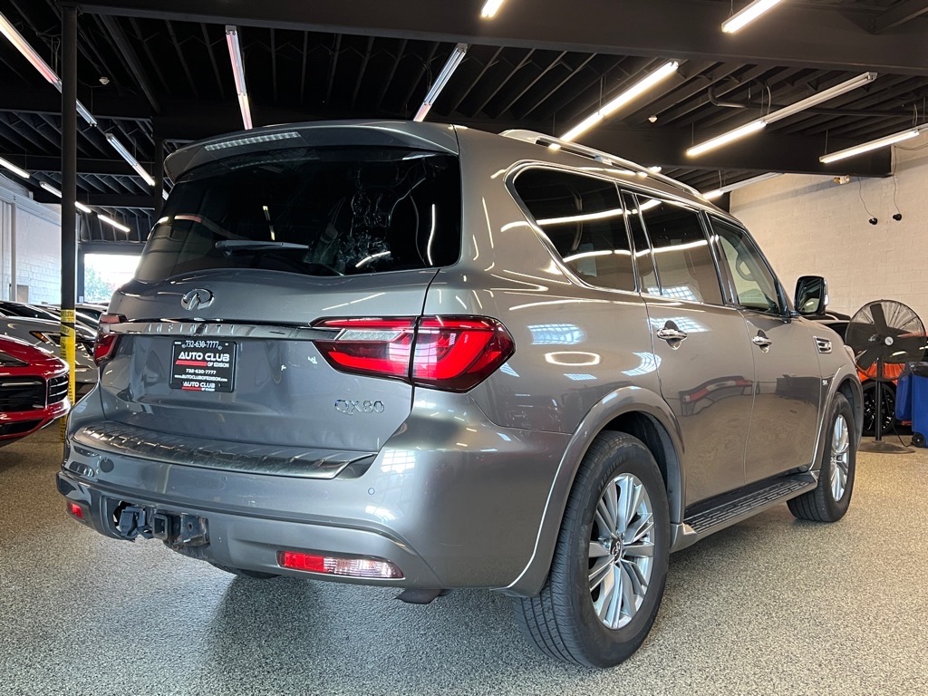 2019 Infiniti QX80 Luxe photo 3