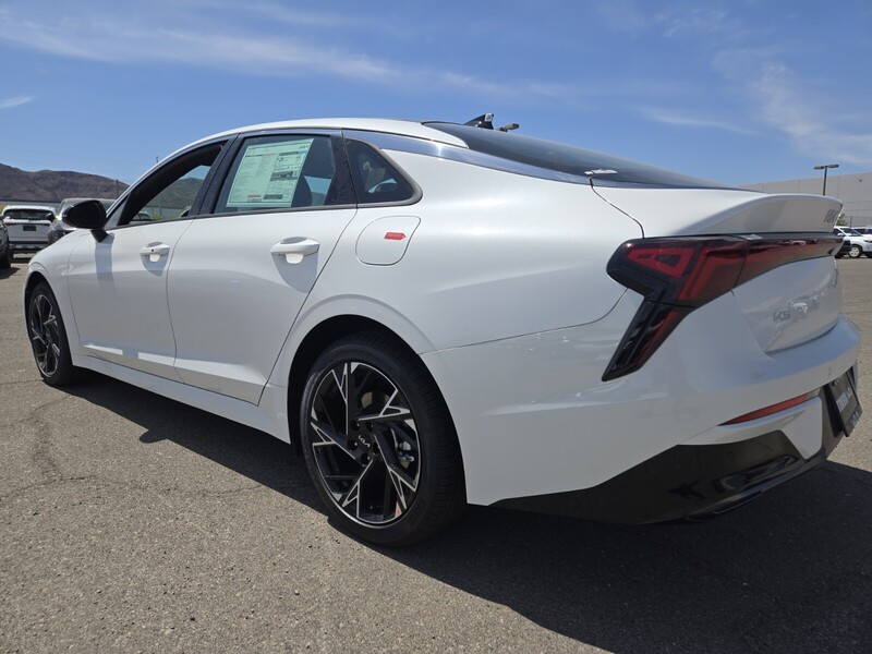 2025 Kia K5 GT-Line photo 4