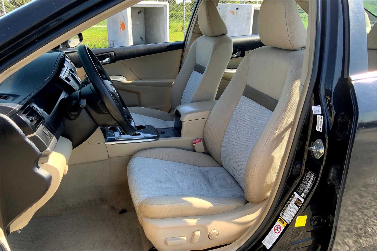 2014 Toyota Camry Hybrid XLE photo 6