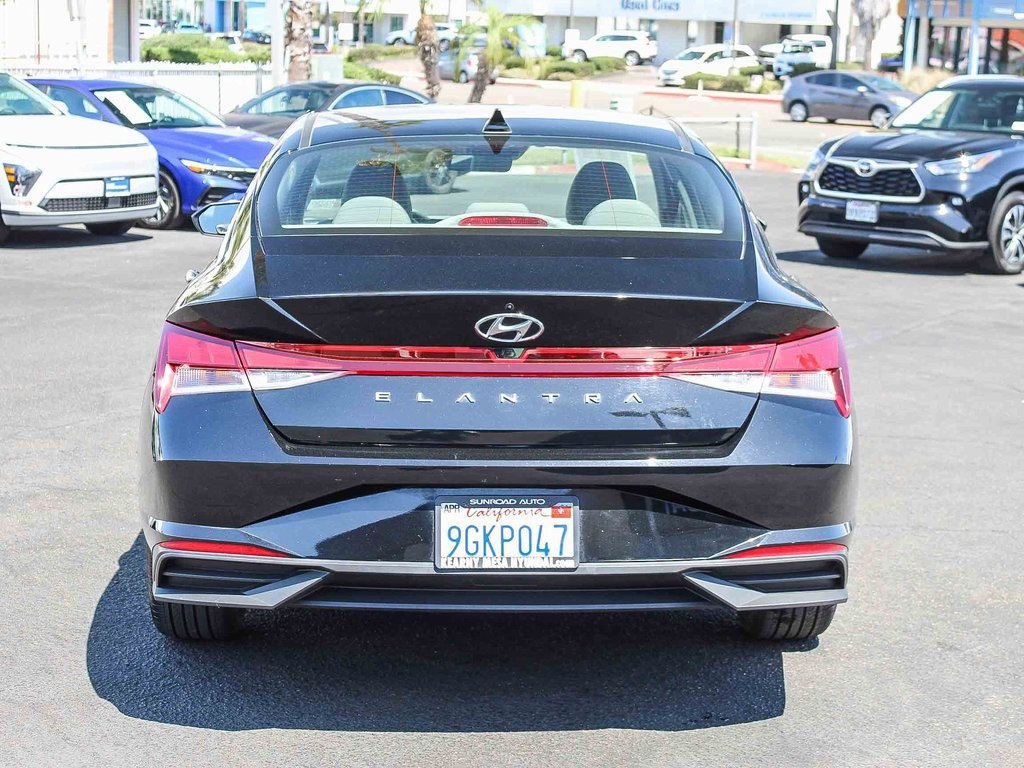2023 Hyundai Elantra SEL photo 8