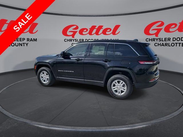 2025 Jeep Grand Cherokee Laredo photo 4