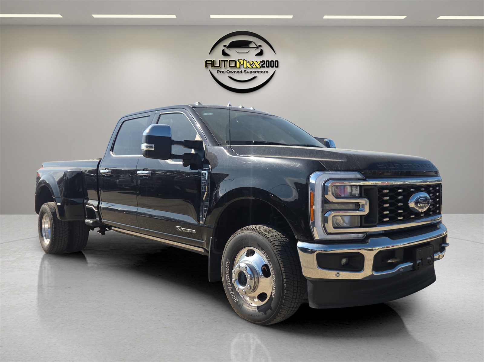 2023 Ford F-350 Super Duty Lariat's photo