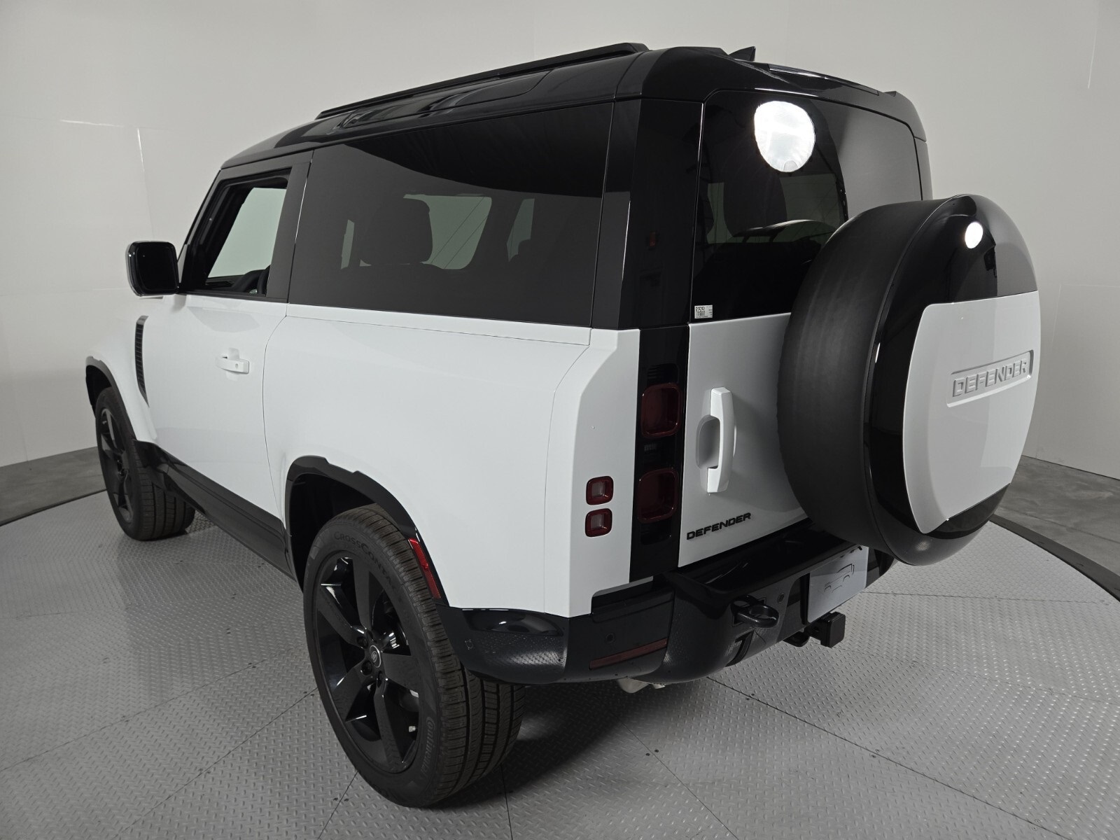 2025 Land Rover Defender 90 X-Dynamic SE photo 14