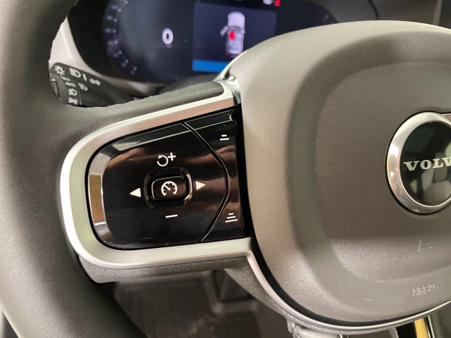 2026 Volvo XC60 Plus photo 21
