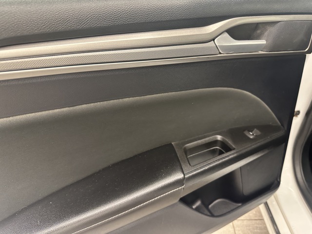 2020 Ford Fusion SE photo 17