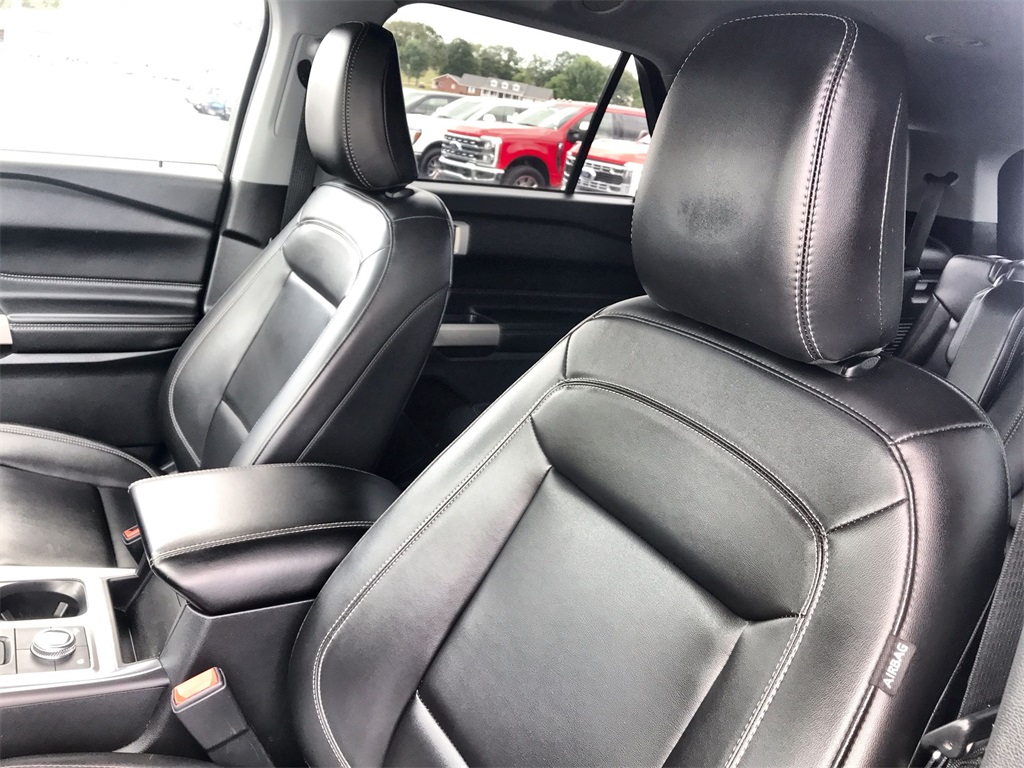 2023 Ford Explorer XLT photo 10