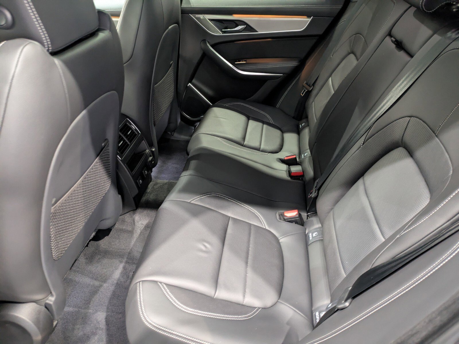 2026 Jaguar F-PACE R-Dynamic S P250 photo 10