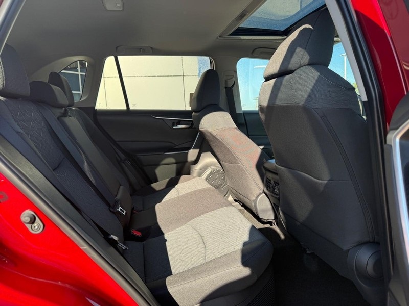 2025 Toyota RAV4 Hybrid XLE photo 12