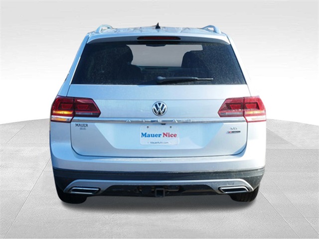 Used 2018 Volkswagen Atlas SE w/Tech with VIN 1V2LR2CA2JC592051 for sale in Anoka, Minnesota