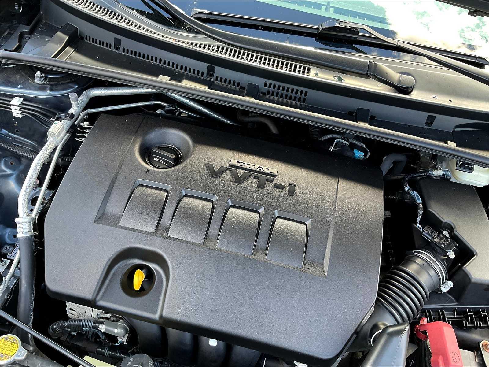 2017 Toyota Corolla LE photo 32