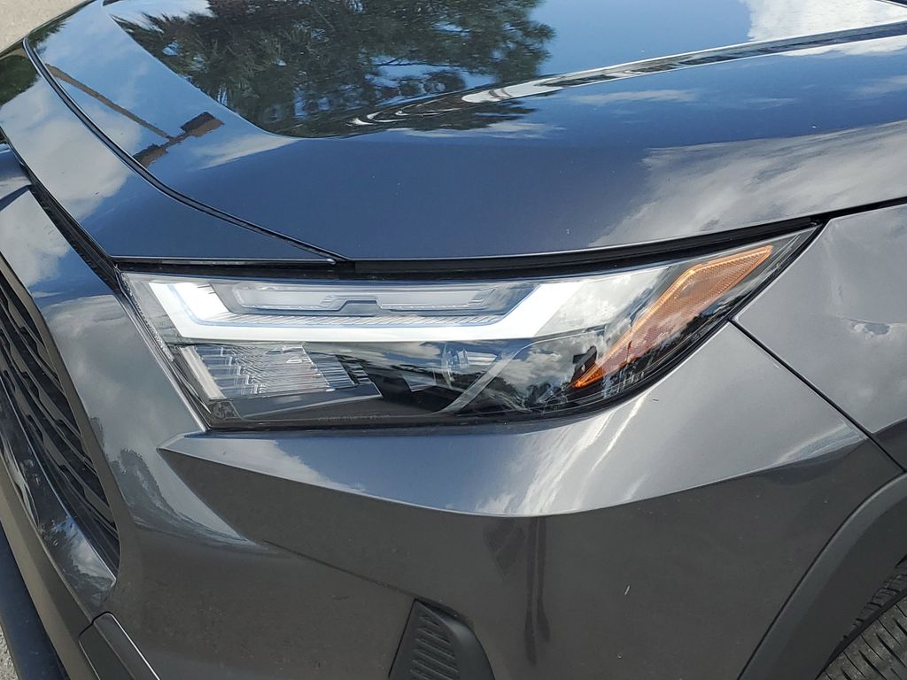 2025 Toyota RAV4 Hybrid LE photo 11