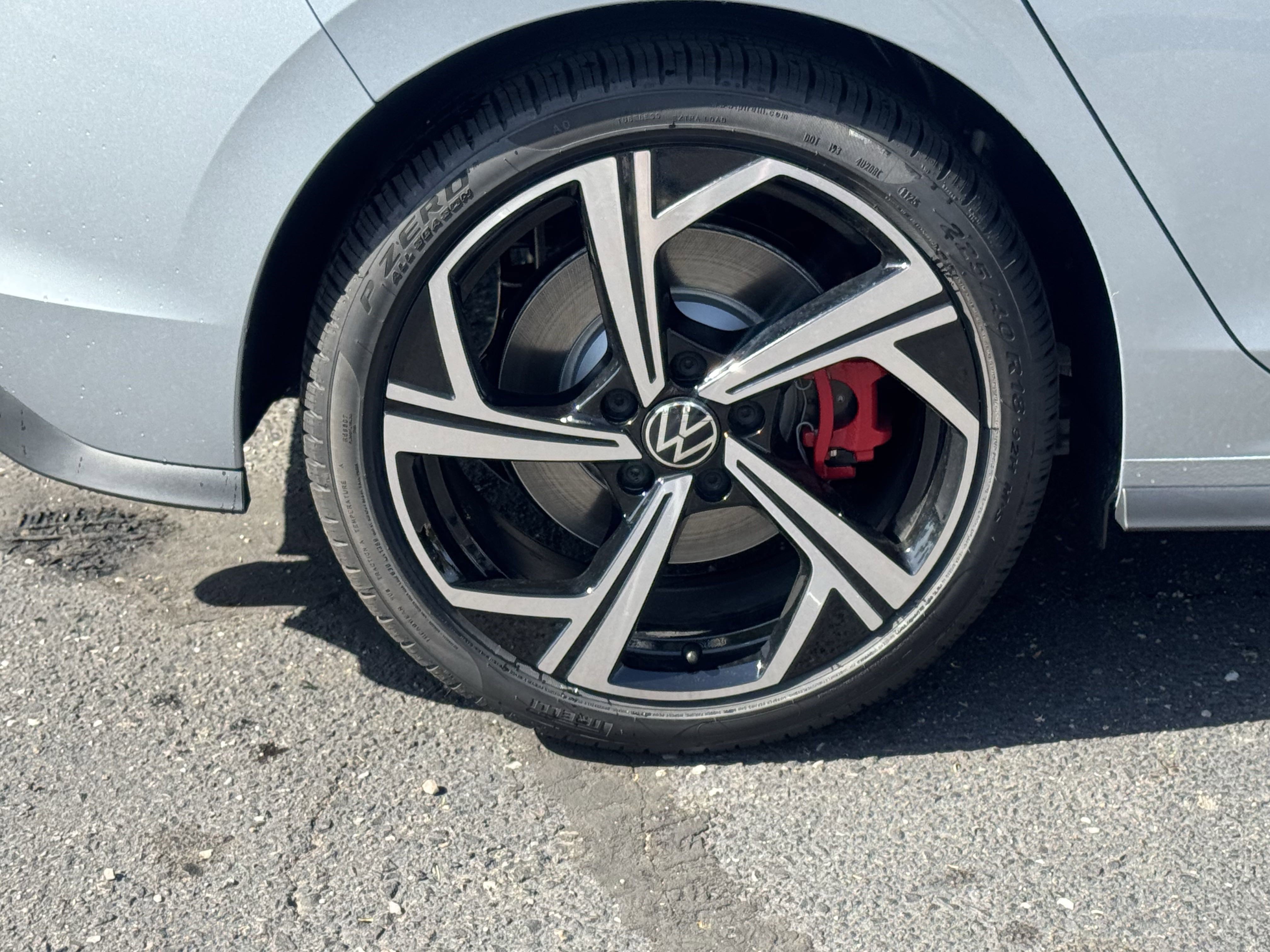 2025 Volkswagen Golf GTI SE photo 2