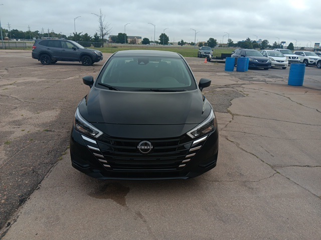 2025 Nissan Versa 1.6 S photo 2