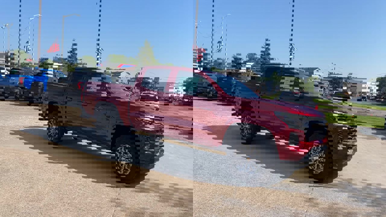 2026 Chevrolet Colorado LT photo 2