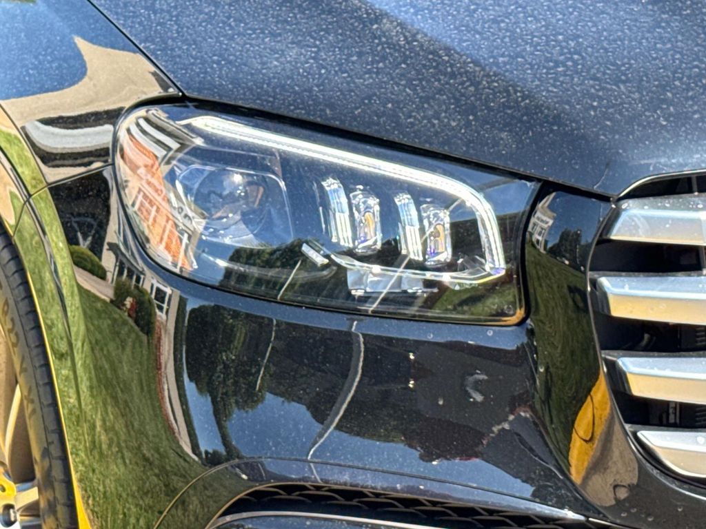 2024 Mercedes Benz GLS 450 4MATIC photo 4
