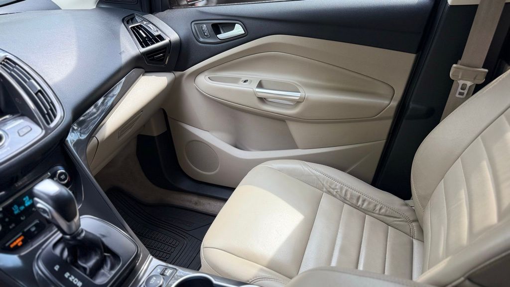 2015 Ford Escape Titanium photo 29