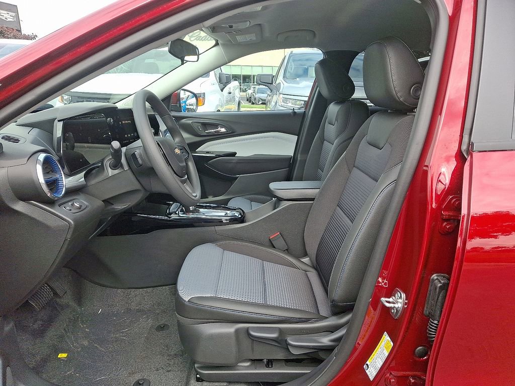 2025 Chevrolet Trax LT photo 6