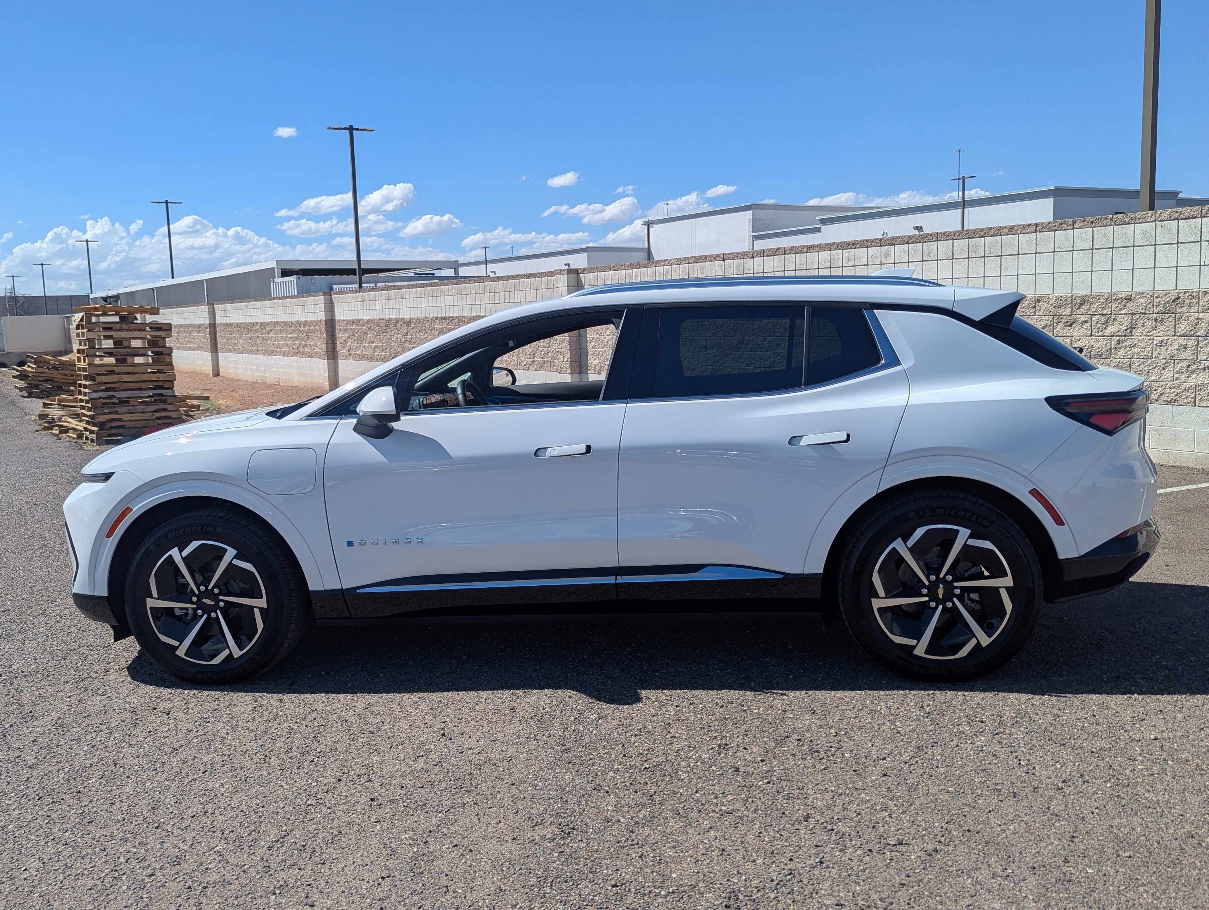 Used 2024 Chevrolet Equinox EV LT with VIN 3GN7DLRP8RS271907 for sale in Avondale, AZ