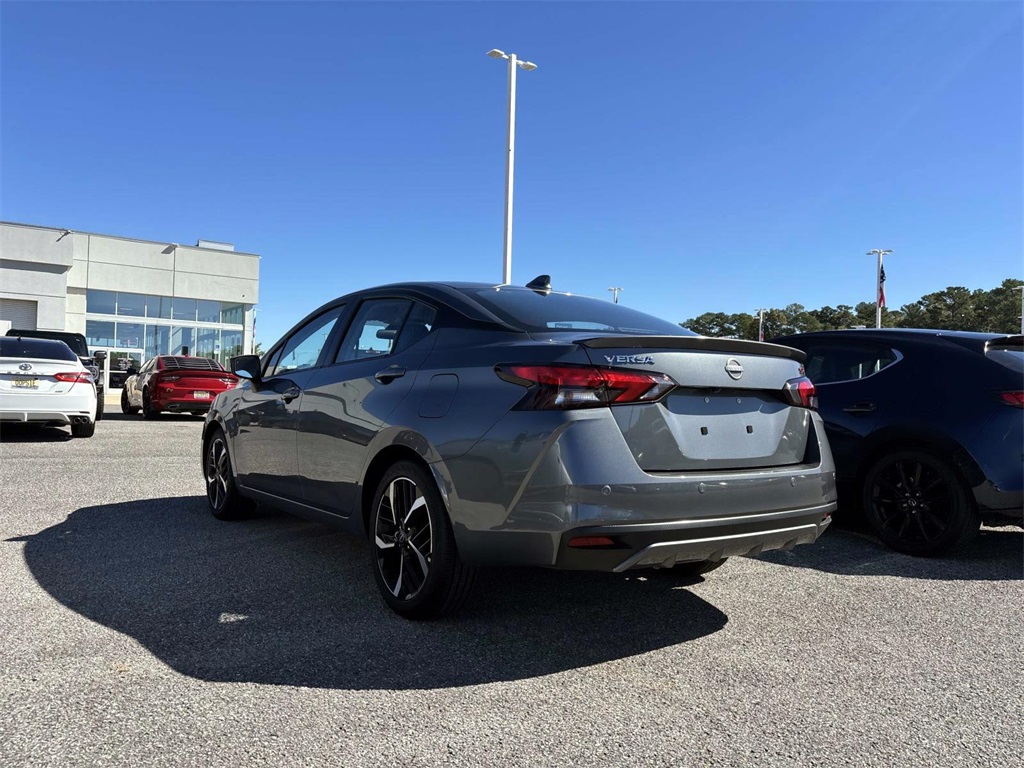 2025 Nissan Versa 1.6 SR photo 4
