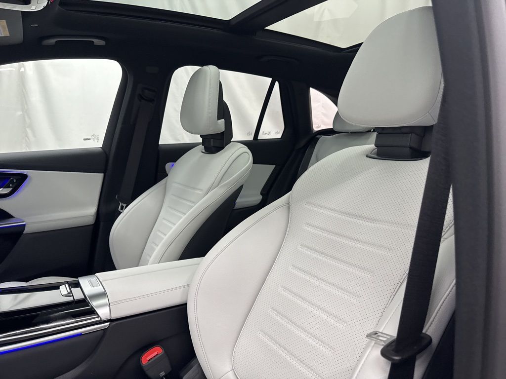 2026 Mercedes Benz GLC 300 photo 12