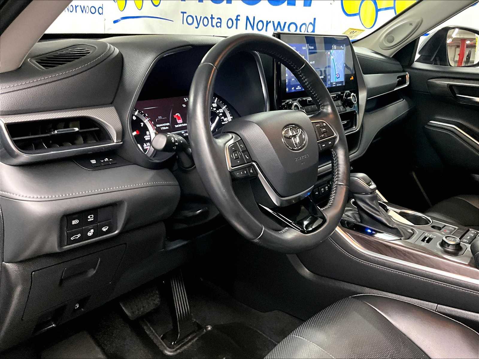 2021 Toyota Highlander Platinum photo 6