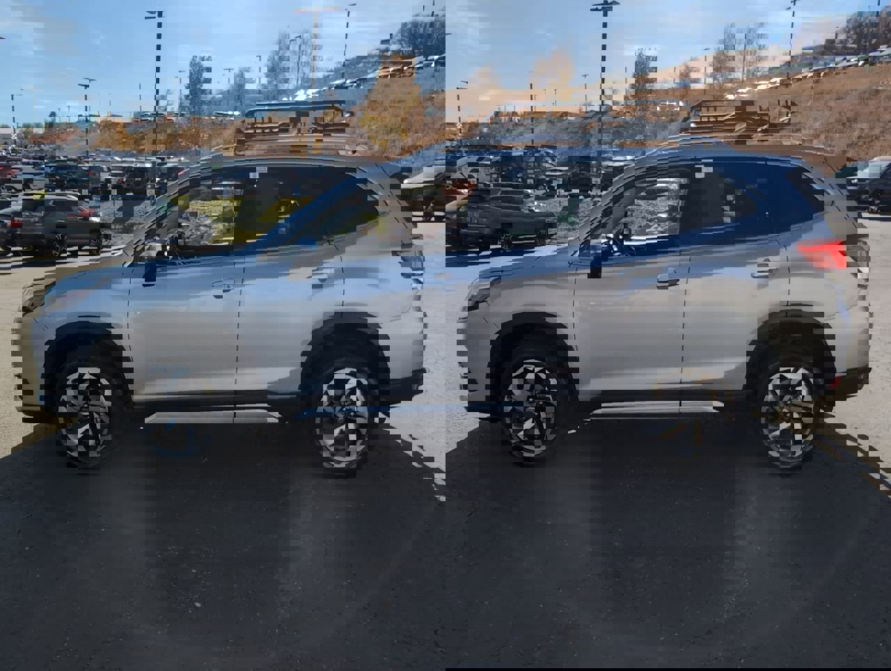 2022 Subaru Forester Touring photo 4