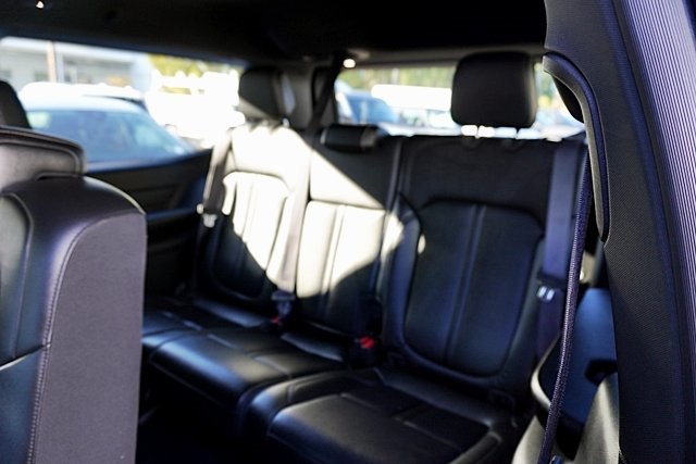 Used 2023 Black Jeep Base image 17