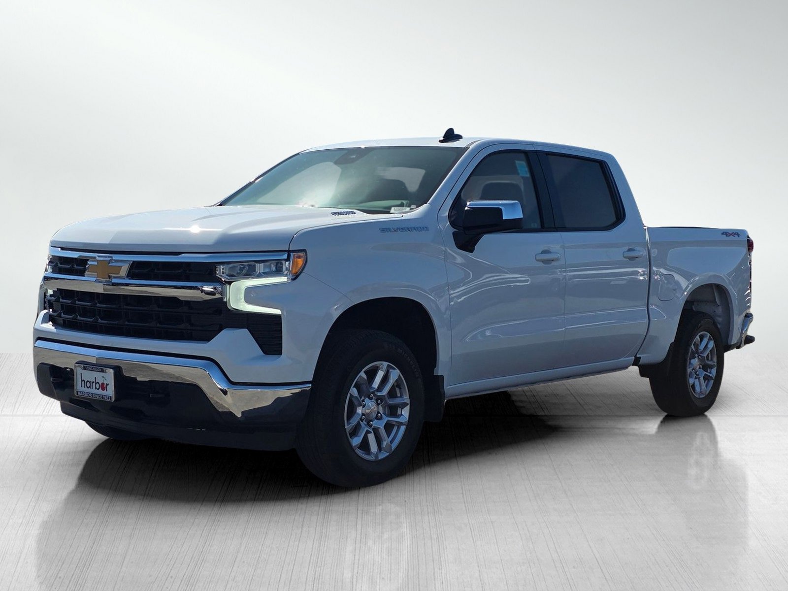 2025 Chevrolet Silverado 1500 LT photo 3