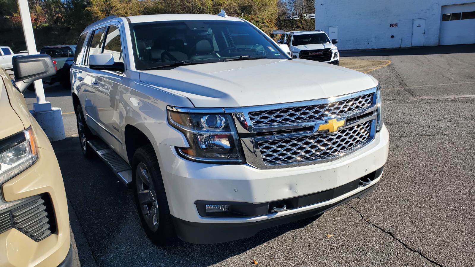 2017 Chevrolet Tahoe LT photo 2
