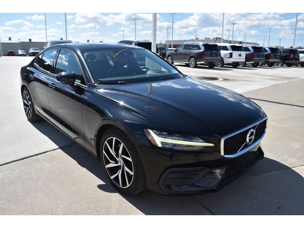 2020 Volvo S60 T5 Momentum photo 2