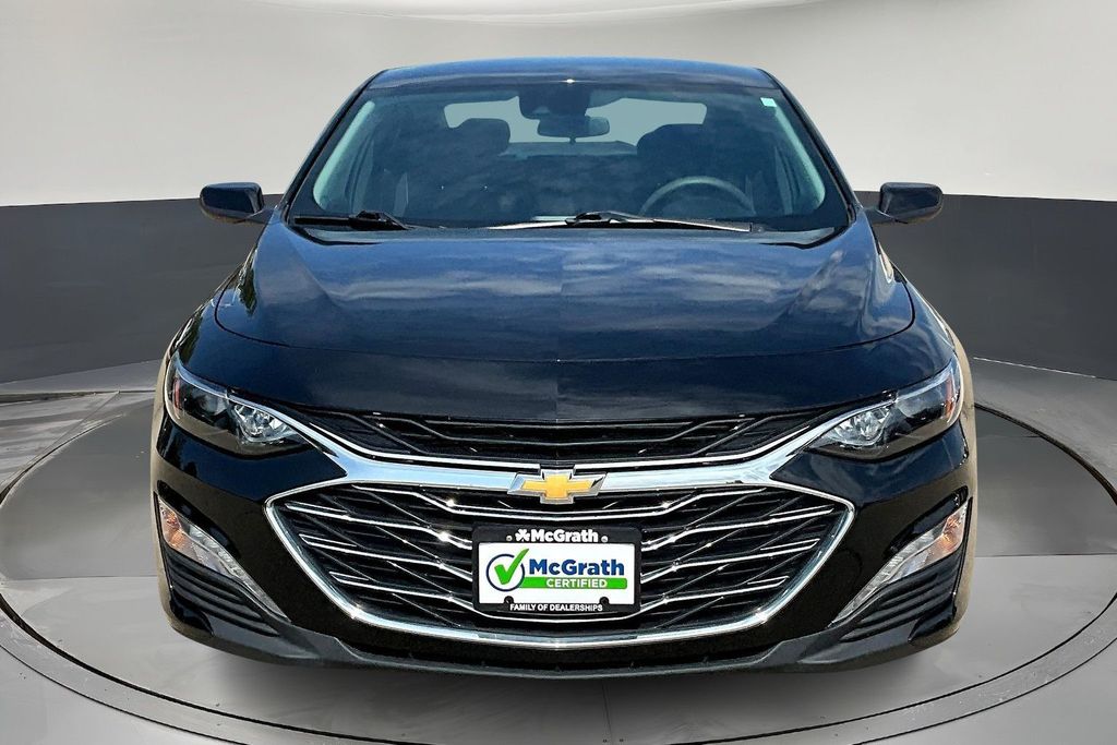 2024 Chevrolet Malibu 1LT photo 2