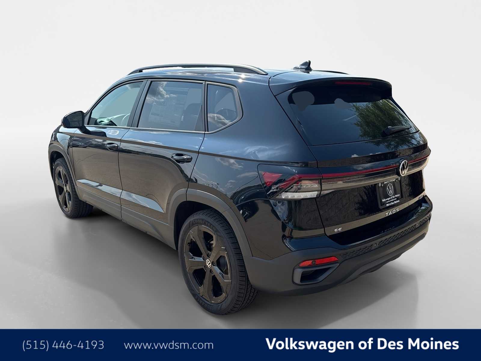 2025 Volkswagen Taos SE photo 4