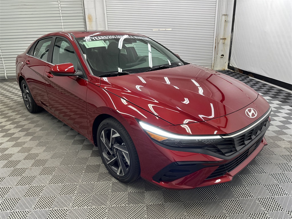 2025 Hyundai Elantra SEL Convenience photo 7