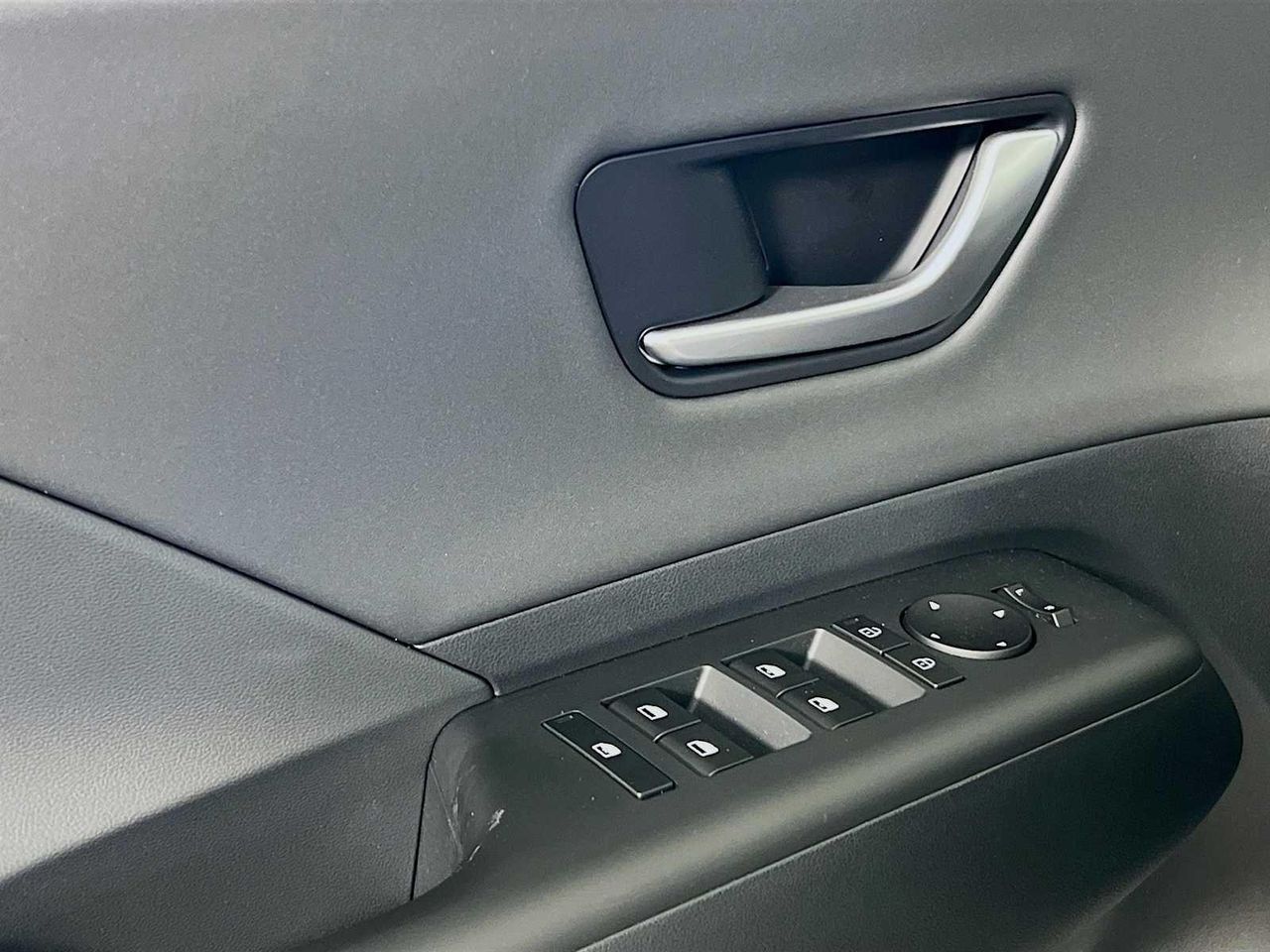 2026 Hyundai Kona SEL photo 14