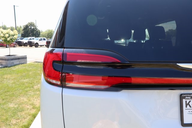 2025 Chrysler Pacifica photo 29