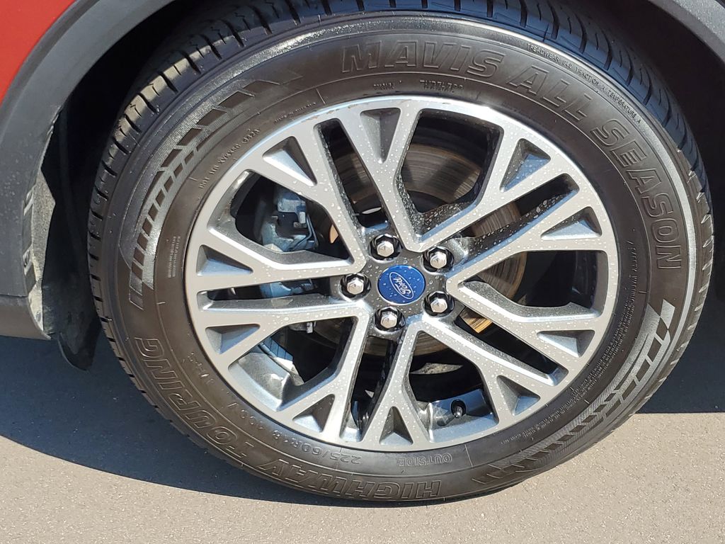2020 Ford Escape SEL photo 5