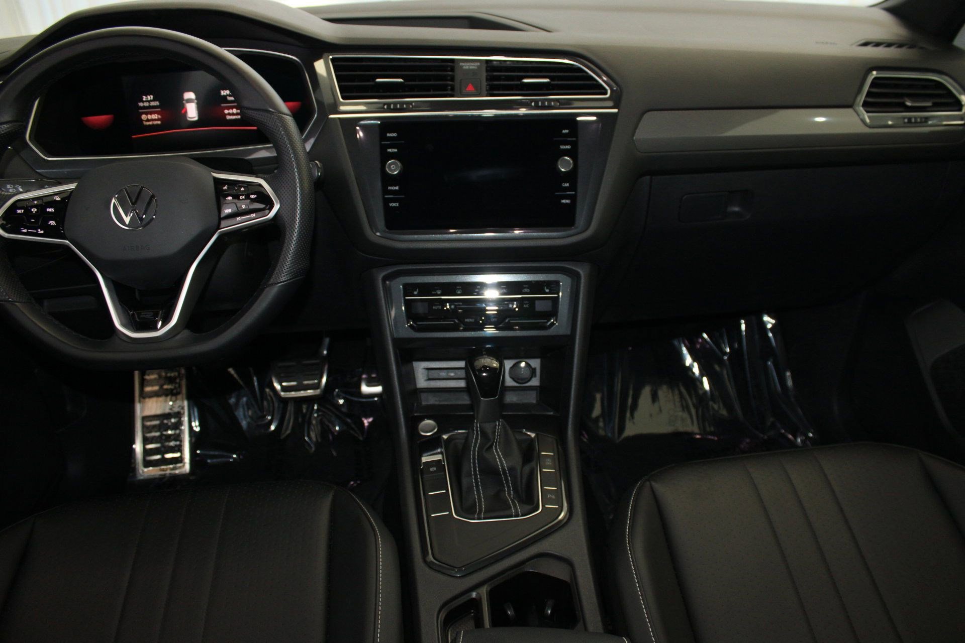 2023 Volkswagen Tiguan SE R-Line Black photo 24