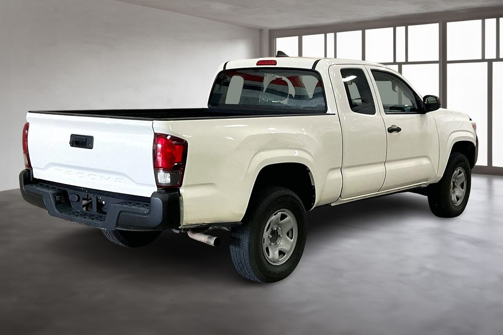 2018 Toyota Tacoma SR5 photo 2
