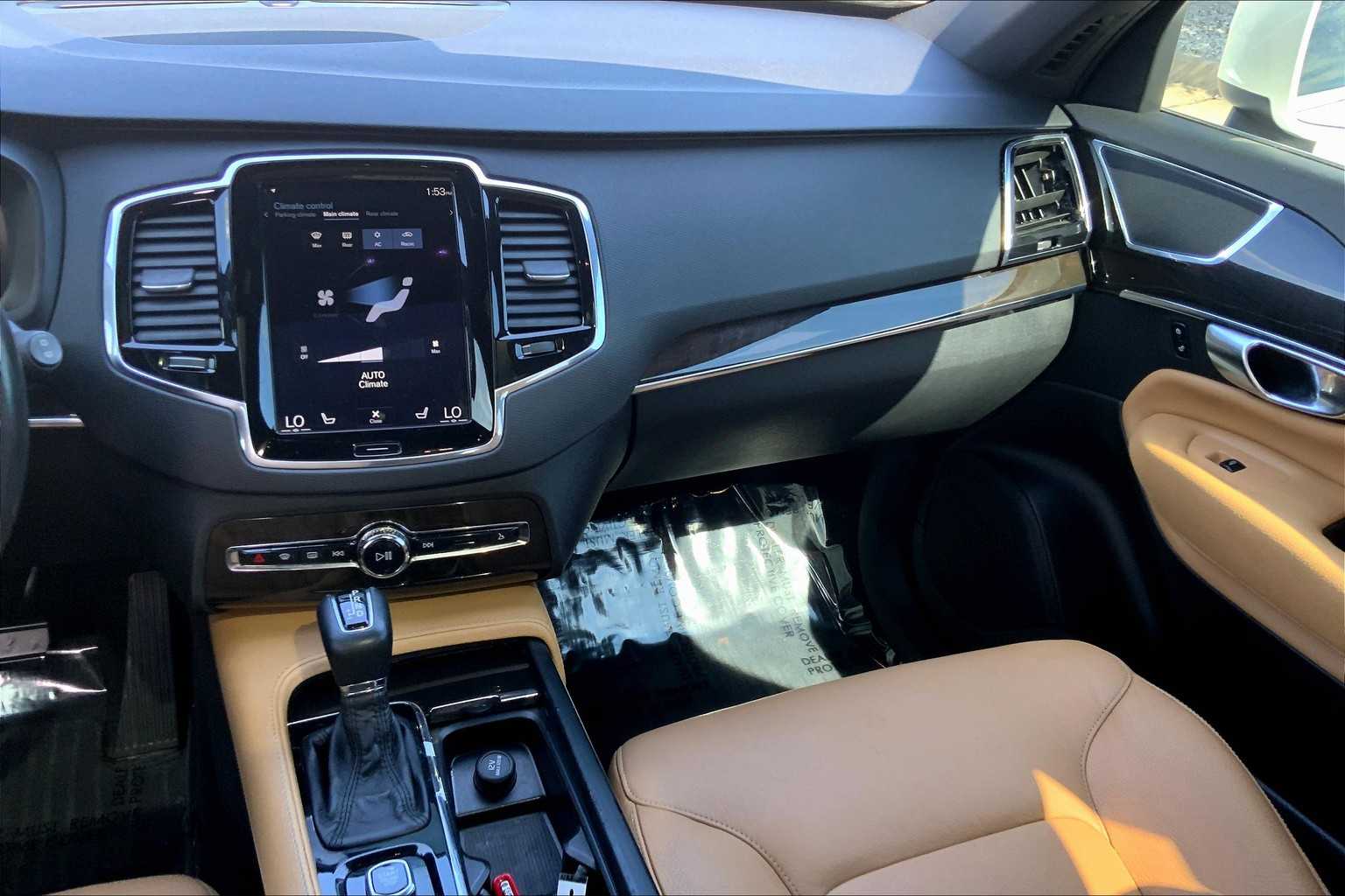 2018 Volvo XC90 Momentum photo 6